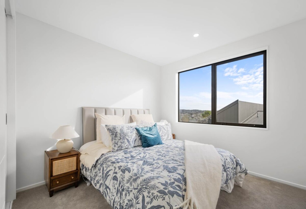 Zoned for and 1.4 km to Rangitoto College, Brandnew freehold 3 beds + study 2.5 baths home with garage, EV charger ready, 0.5 km to Browns Bay School, 0.7 km to Murrays Bay School, 0.9 km to Murrays Bay Intermediate, 21E Knights Road, Rothesay Bay, Auckland