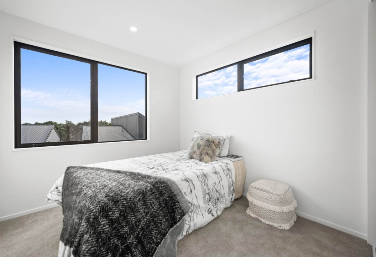 Zoned for and 1.4 km to Rangitoto College, Brandnew freehold 3 beds + study 2.5 baths home with garage, EV charger ready, 0.5 km to Browns Bay School, 0.7 km to Murrays Bay School, 0.9 km to Murrays Bay Intermediate, 21E Knights Road, Rothesay Bay, Auckland