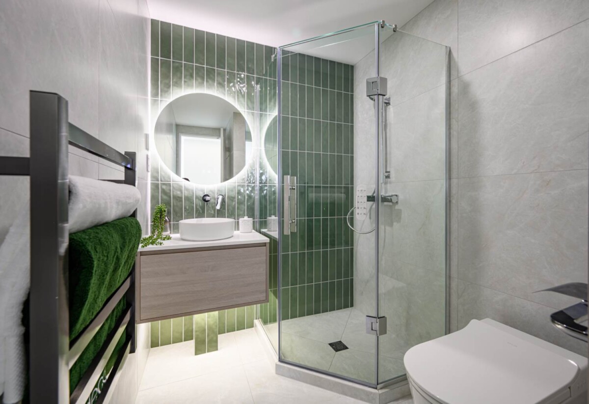 Zoned for and 1.4 km to Rangitoto College, Brandnew freehold 3 beds + study 2.5 baths home with garage, EV charger ready, 0.5 km to Browns Bay School, 0.7 km to Murrays Bay School, 0.9 km to Murrays Bay Intermediate, 21E Knights Road, Rothesay Bay, Auckland