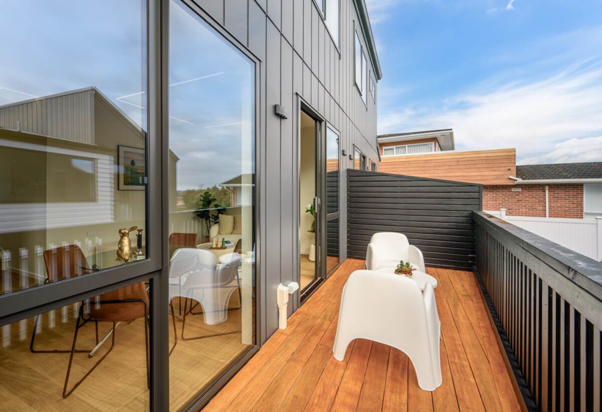 Zoned for and 1.4 km to Rangitoto College, Brandnew freehold 3 beds + study 2.5 baths home with garage, EV charger ready, 0.5 km to Browns Bay School, 0.7 km to Murrays Bay School, 0.9 km to Murrays Bay Intermediate, 21E Knights Road, Rothesay Bay, Auckland