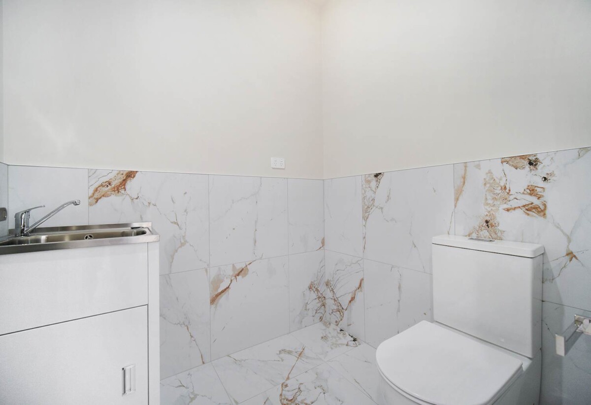 Brandnew 2 beds + study 1.5 baths home with 2 car parks, directly opposite a brand-new primary school, with the upcoming Auranga Shopping Mall and future train station under construction, 18 Ihi Place, Karaka, Auckland