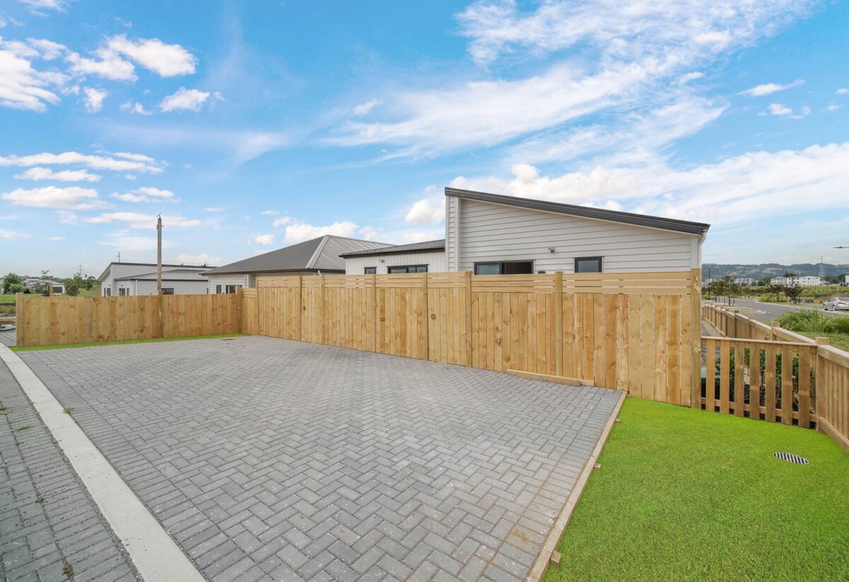 Brandnew 2 beds + study 1.5 baths home with 2 car parks, directly opposite a brand-new primary school, with the upcoming Auranga Shopping Mall and future train station under construction, 20 Ihi Place, Karaka, Auckland