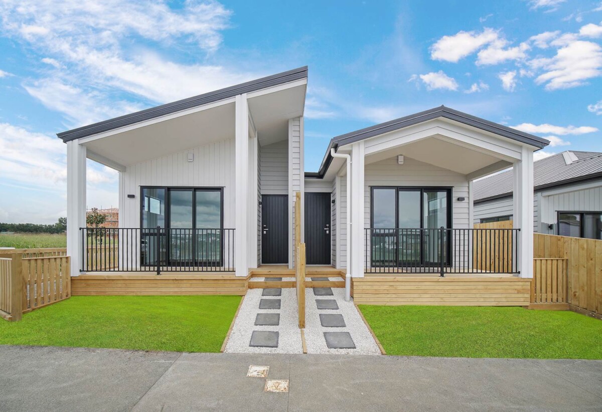 Brandnew 2 beds + study 1.5 baths home with 2 car parks, directly opposite a brand-new primary school, with the upcoming Auranga Shopping Mall and future train station under construction, 20 Ihi Place, Karaka, Auckland