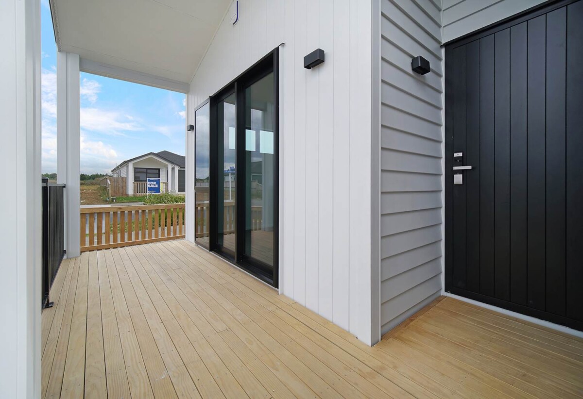 Brandnew 2 beds + study 1.5 baths home with 2 car parks, directly opposite a brand-new primary school, with the upcoming Auranga Shopping Mall and future train station under construction, 20 Ihi Place, Karaka, Auckland