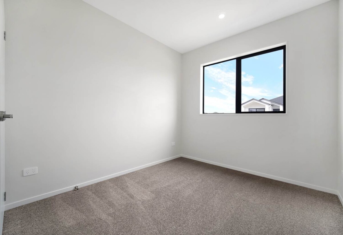Brandnew 2 beds + study 1.5 baths home with 2 car parks, directly opposite a brand-new primary school, with the upcoming Auranga Shopping Mall and future train station under construction, 20 Ihi Place, Karaka, Auckland