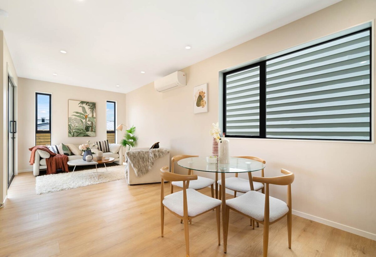 Brandnew standalone 4 beds 2.5 baths home with garage on 150m2 section, 0.4 km to Arahoe School, 1 km to Green Bay High School, 1.6 km to Blockhouse Bay Intermediate, 8D Mason Street, New Lynn, Auckland