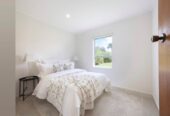 Vendor Overseas Bound, 4 beds 2.5 baths house with sleepout on 607m2 section, upstairs 3 beds 1.5 baths home, downstairs 1 bed 1 bath lounge, and standalone sleepout, 1.1 km to Kelston Intermediate, and Glendene School, 1.4 km to Kelston Boys’ High School, 1.7 km to Kelston Girls’ College, 20 Rosewarne Crescent, Glendene, Auckland