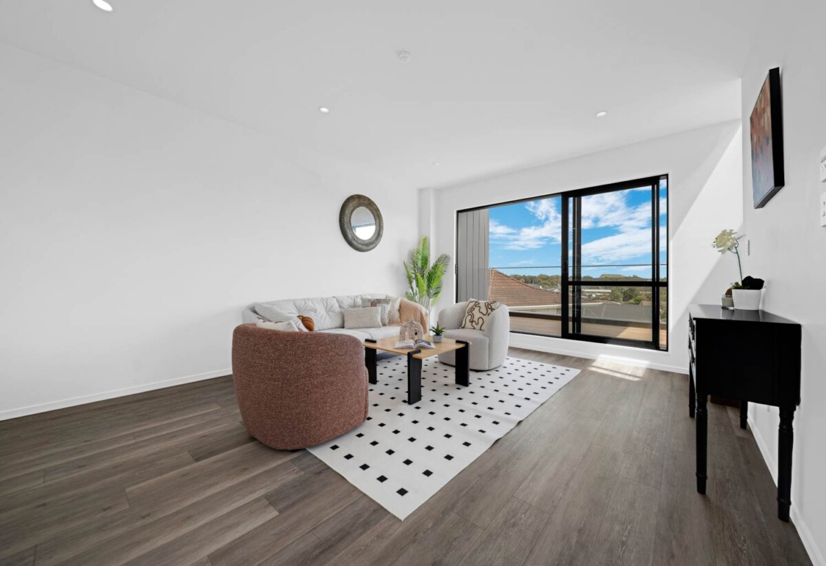 Brandnew 3 beds 3 baths home with garage, walks to schools and shopping centre, 0.8 km to Howick Primary School and Pakuranga College, 0.9 km to Howick Intermediate, 5A Glenshee Place, Highland Park, Auckland