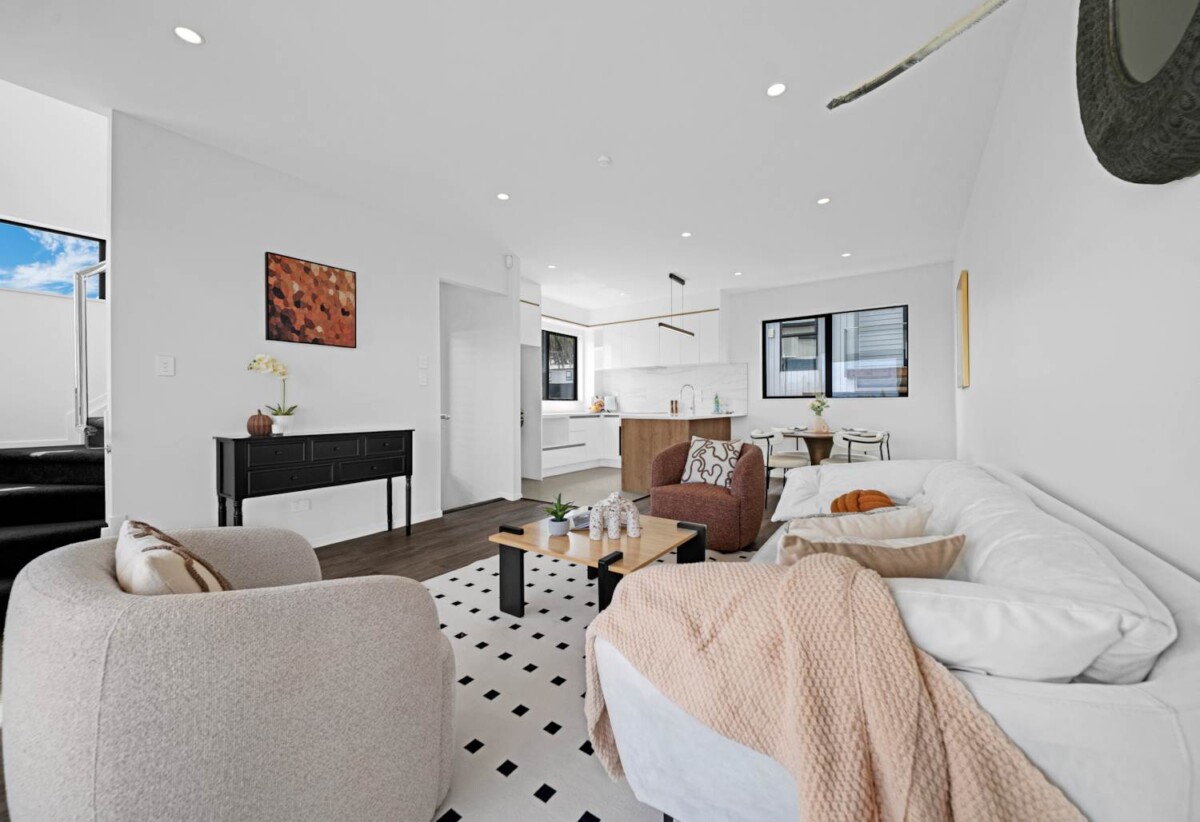 Brandnew 3 beds 3 baths home with garage, walks to schools and shopping centre, 0.8 km to Howick Primary School and Pakuranga College, 0.9 km to Howick Intermediate, 5A Glenshee Place, Highland Park, Auckland