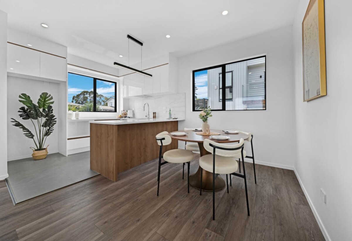 Brandnew 3 beds 3 baths home with garage, walks to schools and shopping centre, 0.8 km to Howick Primary School and Pakuranga College, 0.9 km to Howick Intermediate, 5C Glenshee Place, Highland Park, Auckland