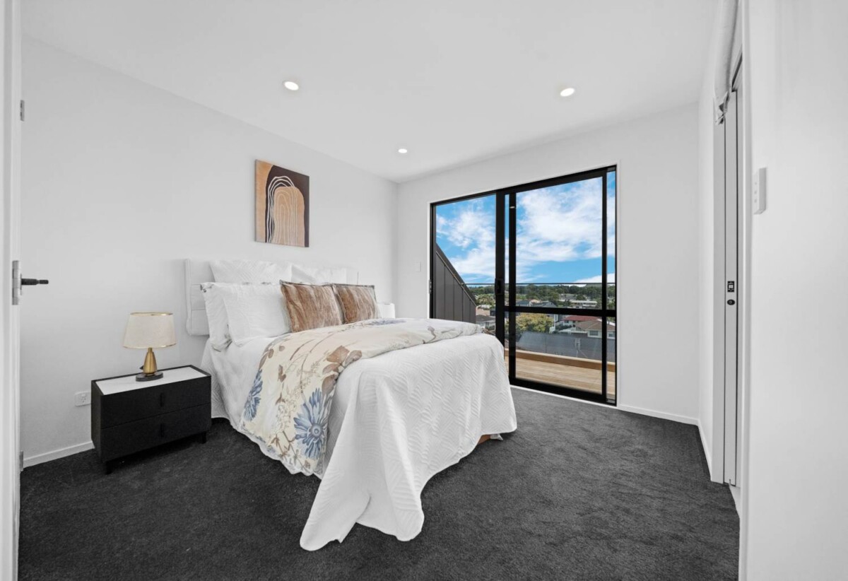 Brandnew 3 beds 3 baths home with garage, walks to schools and shopping centre, 0.8 km to Howick Primary School and Pakuranga College, 0.9 km to Howick Intermediate, 5A Glenshee Place, Highland Park, Auckland
