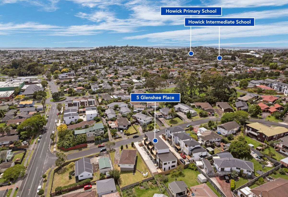 Brandnew 3 beds 3 baths home with garage, walks to schools and shopping centre, 0.8 km to Howick Primary School and Pakuranga College, 0.9 km to Howick Intermediate, 5B Glenshee Place, Highland Park, Auckland