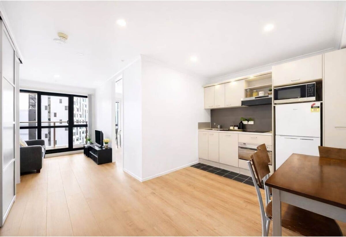 Double Grammar schools zone, move-in ready, 44m2 freehold 2 beds 1 bath apartment, Full furniture package is included, 1 km to Auckland Girls’ Grammar School, 1.4 km to Auckland Grammar, 808/96 Symonds Street, Grafton, Auckland