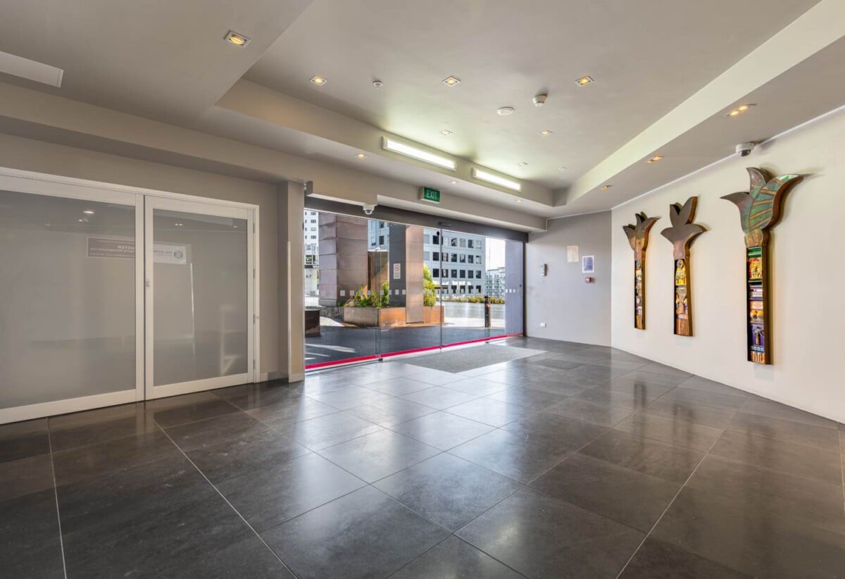 Double Grammar schools zone, move-in ready, 44m2 freehold 2 beds 1 bath apartment, Full furniture package is included, 1 km to Auckland Girls’ Grammar School, 1.4 km to Auckland Grammar, 808/96 Symonds Street, Grafton, Auckland