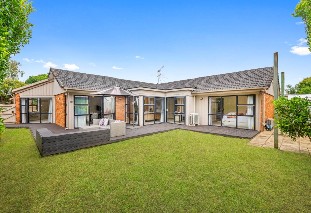 Macleans College zone, Brick and tile 4 beds 2 baths house with double garage on 617m2 section, 0.5 km to Pigeon Mountain School, 0.6 km to Bucklands Beach Intermediate, 0.9 km to Macleans College, 43 Sunderlands Road, Half Moon Bay, Auckland