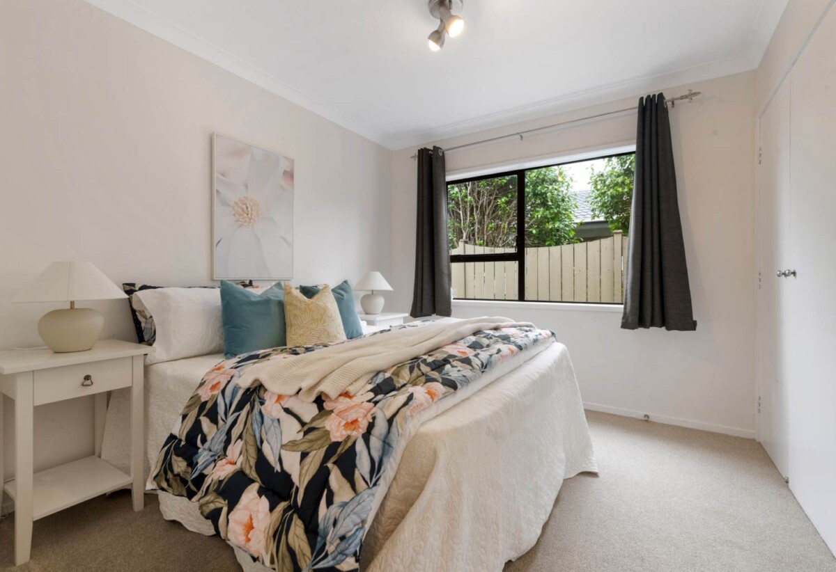 Macleans College zone, Brick and tile 4 beds 2 baths house with double garage on 617m2 section, 0.5 km to Pigeon Mountain School, 0.6 km to Bucklands Beach Intermediate, 0.9 km to Macleans College, 43 Sunderlands Road, Half Moon Bay, Auckland