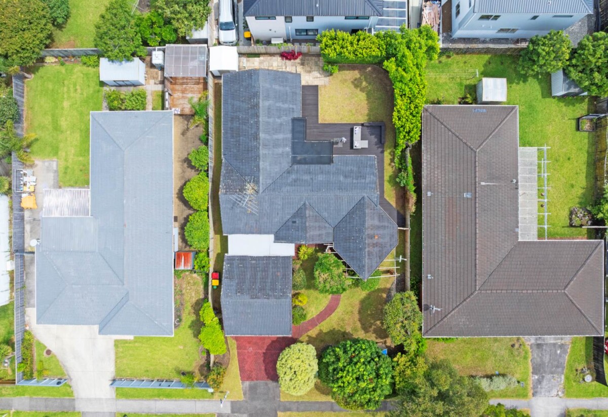 Macleans College zone, Brick and tile 4 beds 2 baths house with double garage on 617m2 section, 0.5 km to Pigeon Mountain School, 0.6 km to Bucklands Beach Intermediate, 0.9 km to Macleans College, 43 Sunderlands Road, Half Moon Bay, Auckland
