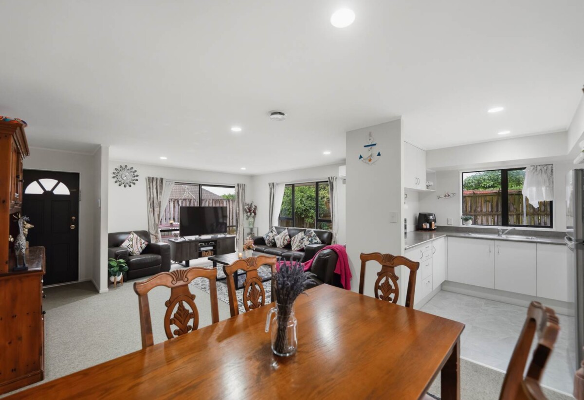 Once in 20 years, Brick and tile 3 beds 1 bath house with double garage on 505m2 section, close to schools shops, parks, shopping centres, 1 km to Tangaroa College, 1.1 km to Sancta Maria College, 1.3 km to Chapel Downs School, 47 Michael Jones Drive, Flat Bush, Auckland