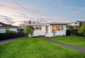 Double Westlake school zone, refurbished 4 beds 1 bath house with double garage on 483m2 section, close to Wairau Park, Sunnynook and Milford shops, schools, beach, motorway access, 0.8 km to Forrest Hill School, 0.9 km to Wairau Intermediate School, 1.2 km to Westlake Boys’ High School, 1.8 km to Westlake Girls’ High School, 5 Havelock Avenue, Forrest Hill, Auckland