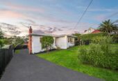 Double Westlake school zone, refurbished 4 beds 1 bath house with double garage on 483m2 section, close to Wairau Park, Sunnynook and Milford shops, schools, beach, motorway access, 0.8 km to Forrest Hill School, 0.9 km to Wairau Intermediate School, 1.2 km to Westlake Boys’ High School, 1.8 km to Westlake Girls’ High School, 5 Havelock Avenue, Forrest Hill, Auckland