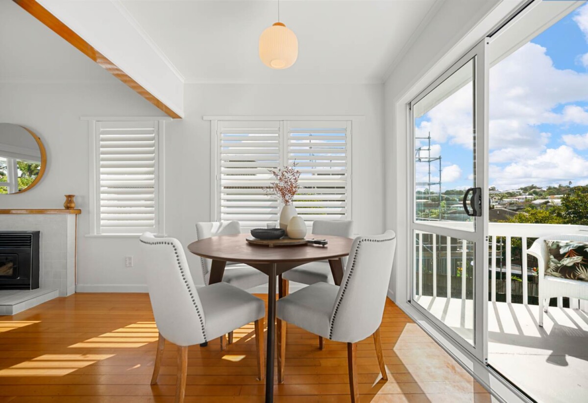 Double Westlake school zone, refurbished 4 beds 1 bath house with double garage on 483m2 section, close to Wairau Park, Sunnynook and Milford shops, schools, beach, motorway access, 0.8 km to Forrest Hill School, 0.9 km to Wairau Intermediate School, 1.2 km to Westlake Boys’ High School, 1.8 km to Westlake Girls’ High School, 5 Havelock Avenue, Forrest Hill, Auckland