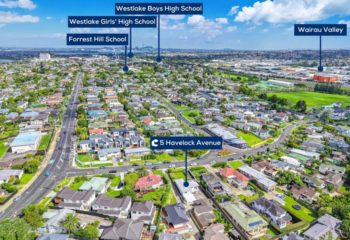 Double Westlake school zone, refurbished 4 beds 1 bath house with double garage on 483m2 section, close to Wairau Park, Sunnynook and Milford shops, schools, beach, motorway access, 0.8 km to Forrest Hill School, 0.9 km to Wairau Intermediate School, 1.2 km to Westlake Boys’ High School, 1.8 km to Westlake Girls’ High School, 5 Havelock Avenue, Forrest Hill, Auckland