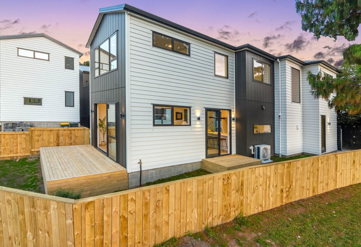 Rangitoto College zone, Brandnew 4 beds + study 2.5 baths house with garage and deck on 214m2 section, minutes to Albany Mall, 1.5 km to Rangitoto College, 1.1 km to Northcross Intermediate, 1.2 km to Pinehill School (Browns Bay), 7 Weetman Drive, Browns Bay, Auckland