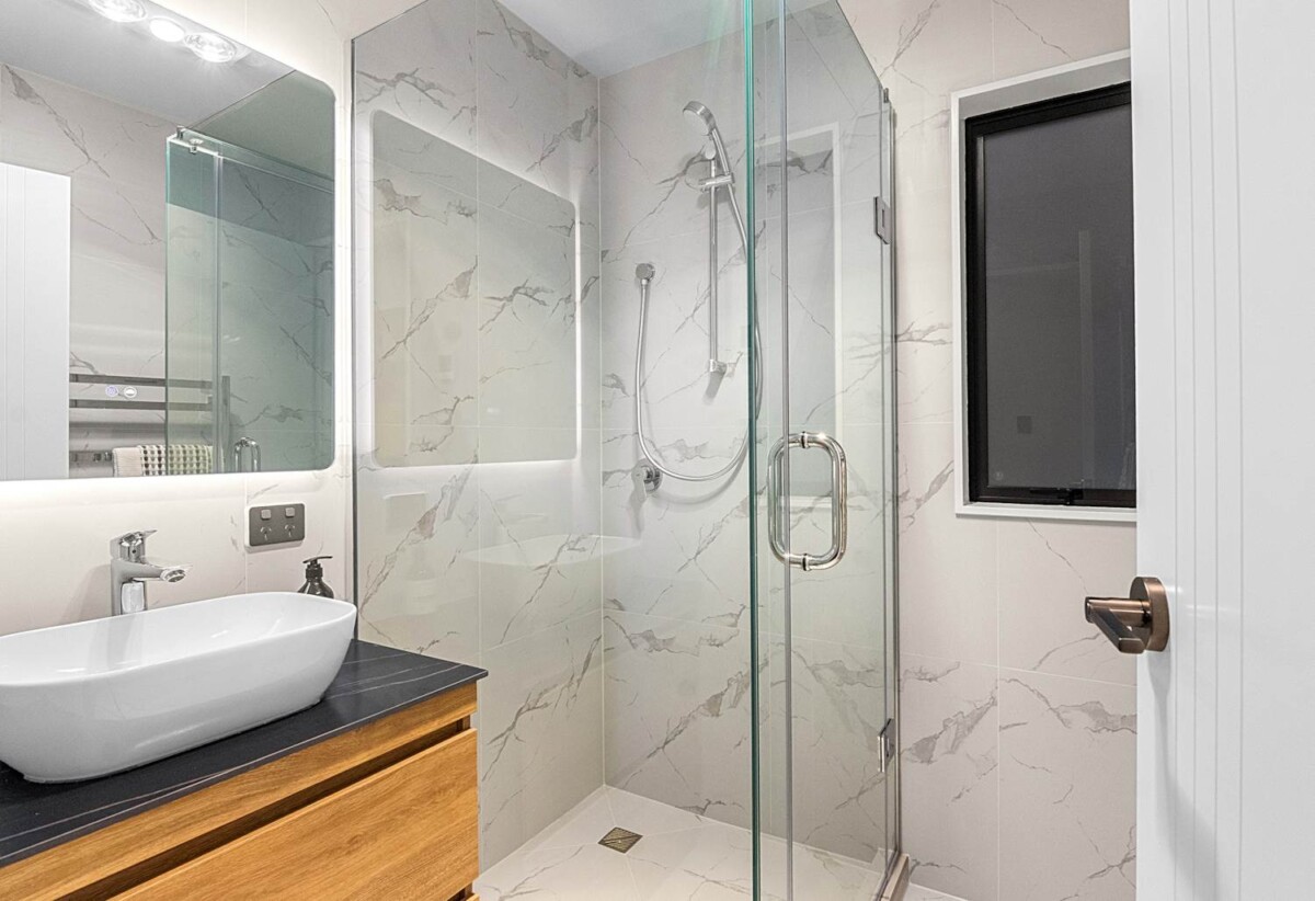 Rangitoto College zone, Brandnew 4 beds + study 2.5 baths house with garage and deck on 214m2 section, minutes to Albany Mall, 1.5 km to Rangitoto College, 1.1 km to Northcross Intermediate, 1.2 km to Pinehill School (Browns Bay), 7 Weetman Drive, Browns Bay, Auckland