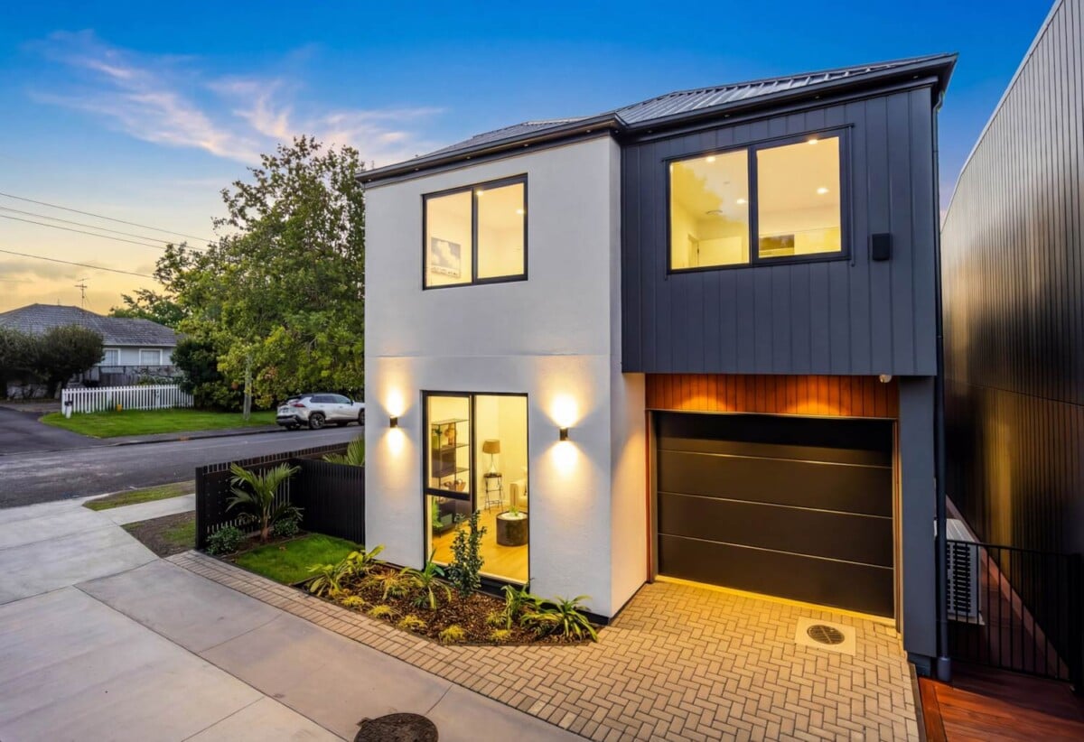 Double Westlake High School Zone, Brandnew 4 beds 3 baths home with garage and study nook on 225m2 section, Central air-conditioning , close to Milford Village, schools, beach, motorway access, 0.3 km to Milford School (Auckland), 0.8 km to Westlake Boys’ High School, 0.9 km to Westlake Girls’ High School, 1.3 km to Takapuna Normal Intermediate, Lot 1/7 Alma Road, Milford, Auckland