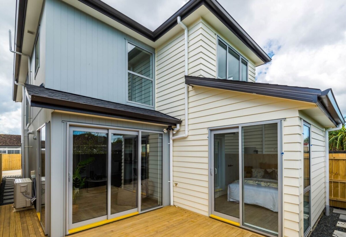 For rent, 4 beds 3 baths house with garage, available 5th March, 29B Corsair Crescent, Mangere, Auckland