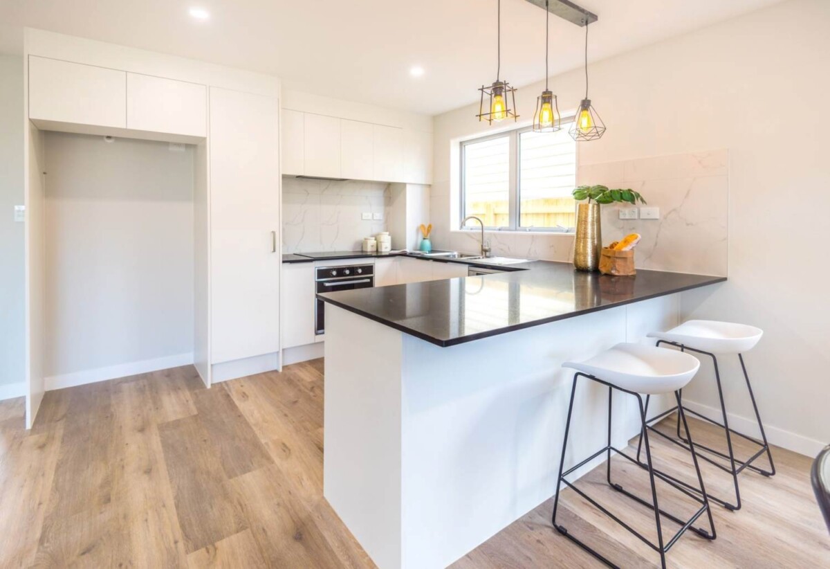 For rent, 4 beds 3 baths house with garage, available 5th March, 29B Corsair Crescent, Mangere, Auckland