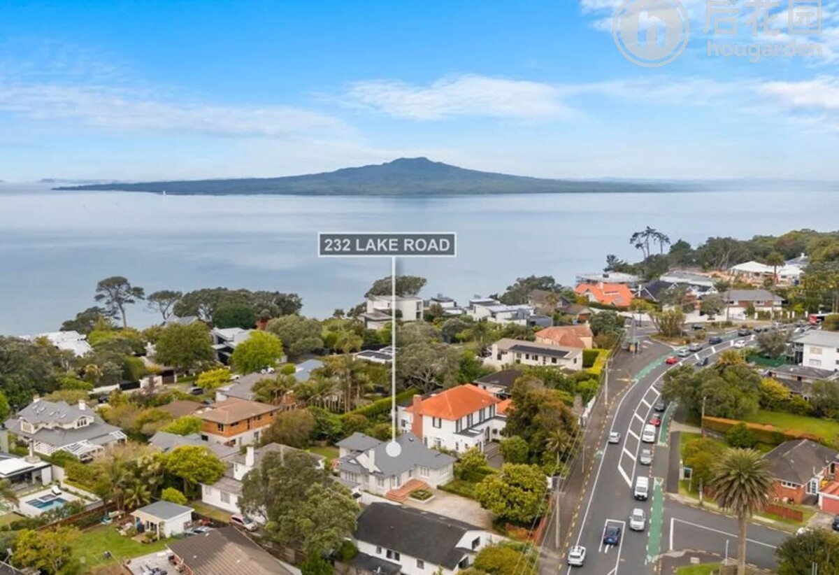 3 beds 2 baths house with garage on 779m2 section, Mixed Housing Urban Zone, 0.5 km to Takapuna Grammar School, 0.8 km to Belmont Intermediate, 1.1 km to Hauraki School, 232 Lake Road, Hauraki, Auckland