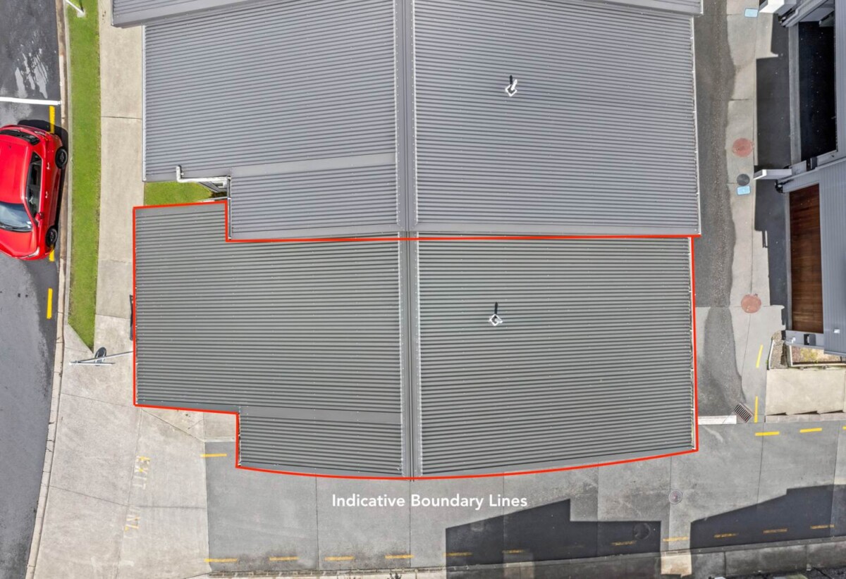 3 beds 2.5 baths home with garage for 2 cars, close to schools, Albany Mall, motorway access, 1.5 km to Albany Senior High School, 2.3 km to Albany School, 3.6 km to Albany Junior High School, 17/10 Silver Moon Road, Albany Heights, Auckland