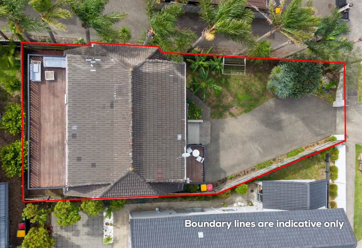 Macleans College zone, 4 beds + office room 2.5 baths house on 352m2 section, walks to school, beaches, 0.8 km to Bucklands Beach Primary School, 1.2 km to Bucklands Beach Intermediate, 1.3 km to Macleans College, 139 Bucklands Beach Road, Bucklands Beach, Auckland