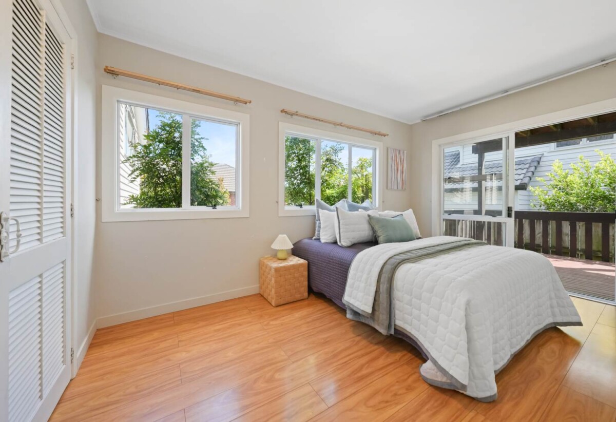 Macleans College zone, 4 beds + office room 2.5 baths house on 352m2 section, walks to school, beaches, 0.8 km to Bucklands Beach Primary School, 1.2 km to Bucklands Beach Intermediate, 1.3 km to Macleans College, 139 Bucklands Beach Road, Bucklands Beach, Auckland