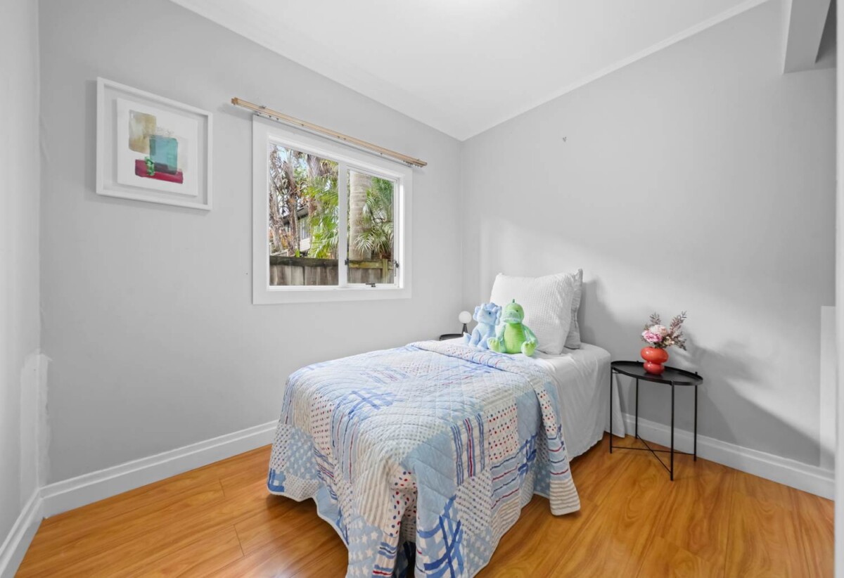Macleans College zone, 4 beds + office room 2.5 baths house on 352m2 section, walks to school, beaches, 0.8 km to Bucklands Beach Primary School, 1.2 km to Bucklands Beach Intermediate, 1.3 km to Macleans College, 139 Bucklands Beach Road, Bucklands Beach, Auckland