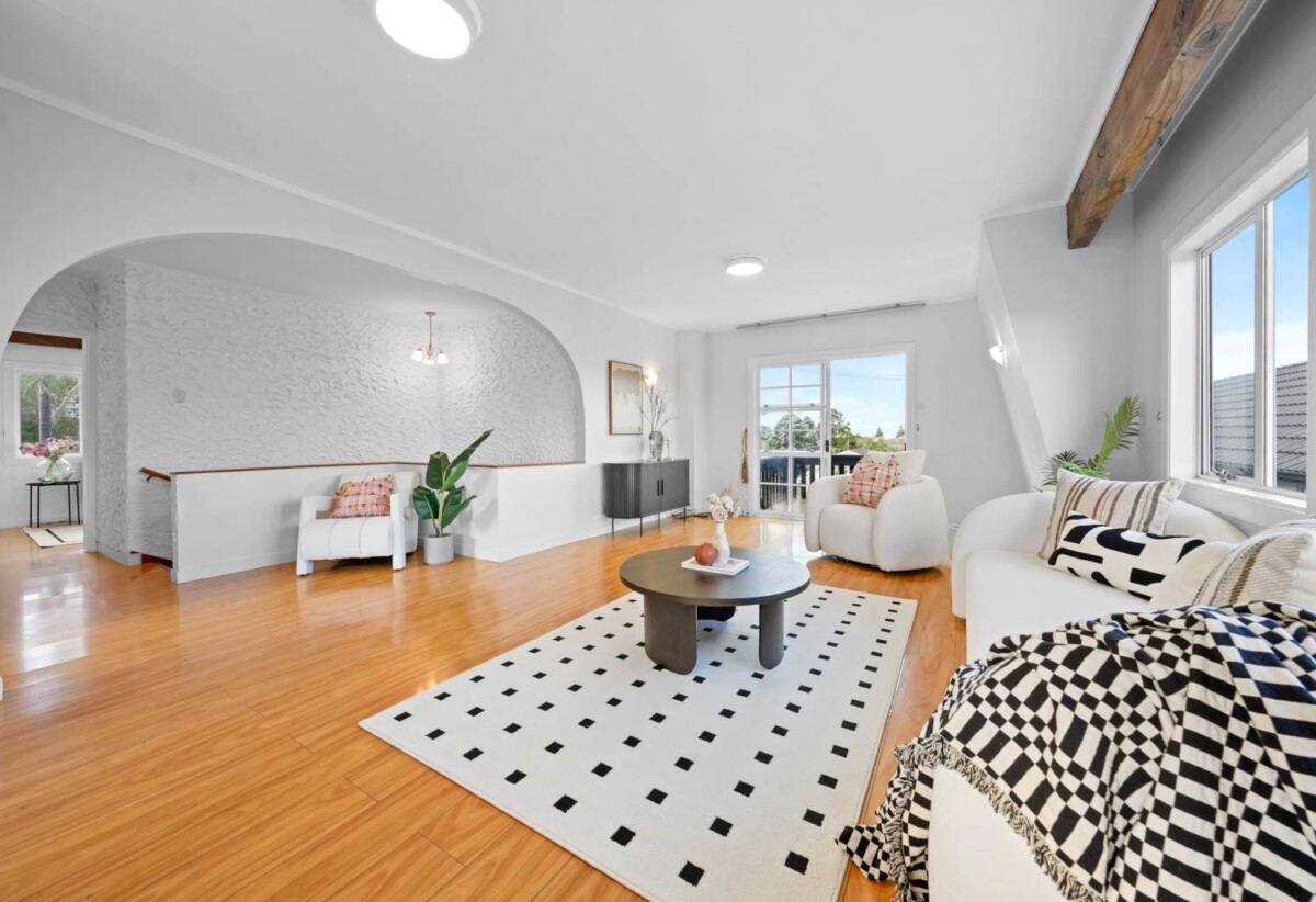 Macleans College zone, 4 beds + office room 2.5 baths house on 352m2 section, walks to school, beaches, 0.8 km to Bucklands Beach Primary School, 1.2 km to Bucklands Beach Intermediate, 1.3 km to Macleans College, 139 Bucklands Beach Road, Bucklands Beach, Auckland