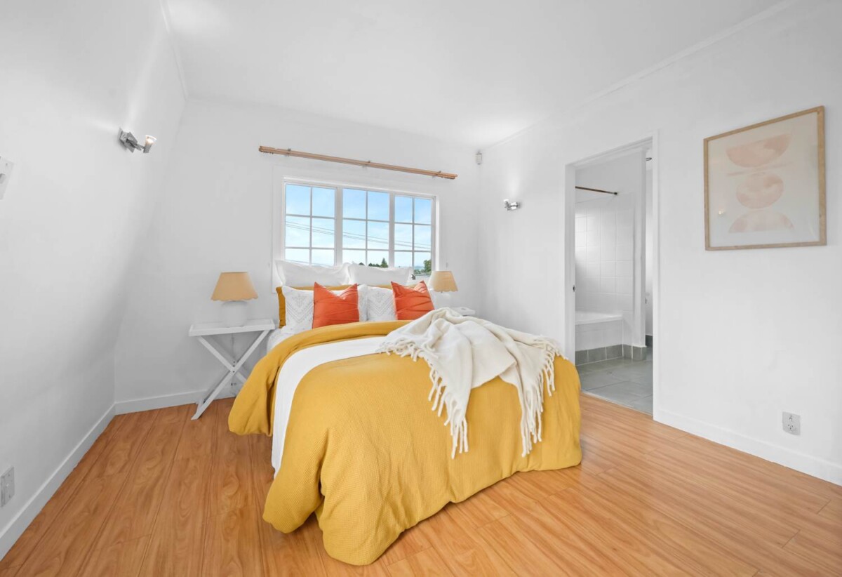 Macleans College zone, 4 beds + office room 2.5 baths house on 352m2 section, walks to school, beaches, 0.8 km to Bucklands Beach Primary School, 1.2 km to Bucklands Beach Intermediate, 1.3 km to Macleans College, 139 Bucklands Beach Road, Bucklands Beach, Auckland