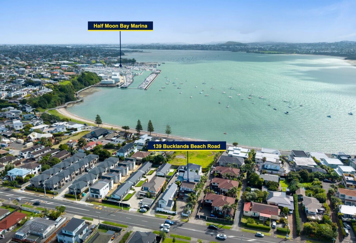 Macleans College zone, 4 beds + office room 2.5 baths house on 352m2 section, walks to school, beaches, 0.8 km to Bucklands Beach Primary School, 1.2 km to Bucklands Beach Intermediate, 1.3 km to Macleans College, 139 Bucklands Beach Road, Bucklands Beach, Auckland