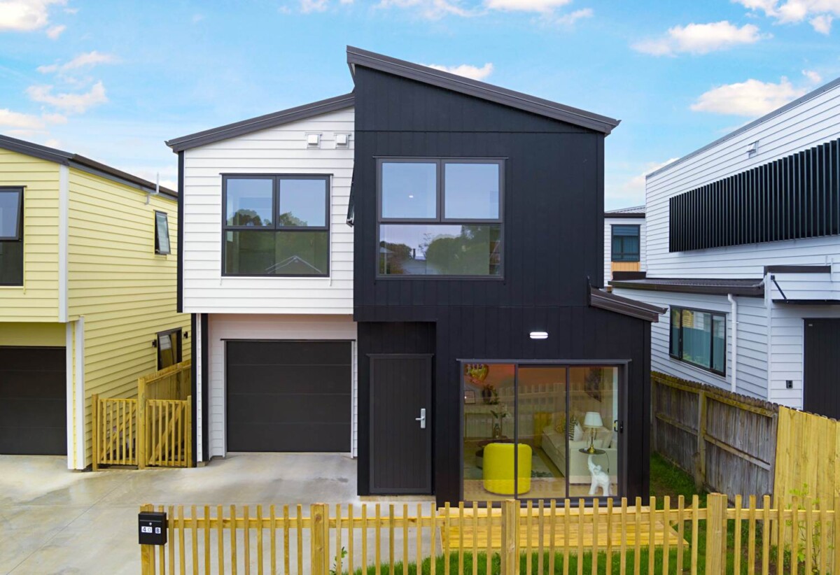 Brandnew standalone 4 beds 2.5 baths home with garage, 0.4 km to Howick Primary School, 0.6 km to Howick Intermediate, 1.4 km to Pakuranga College, 40A Finnerty Avenue, Howick, Auckland