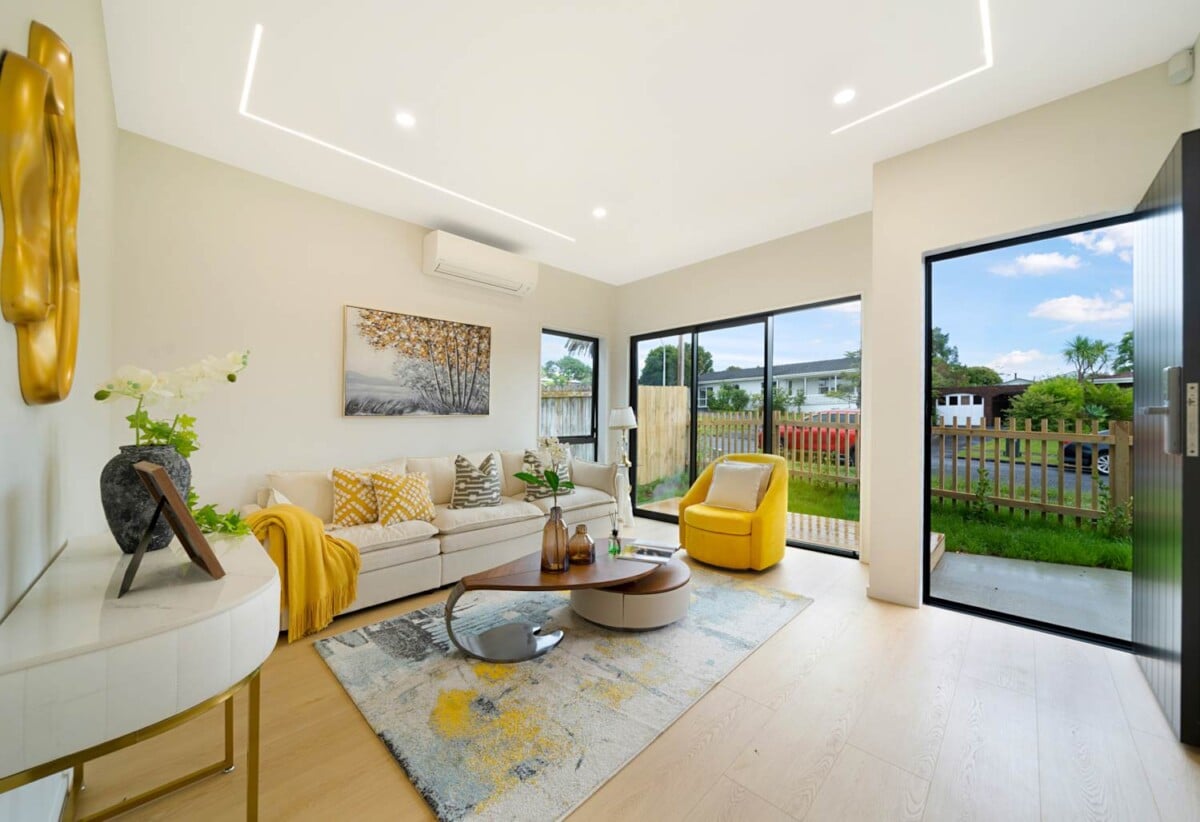 Brandnew standalone 4 beds 2.5 baths with garage and 5 beds 3 baths with garage, 0.4 km to Howick Primary School, 0.6 km to Howick Intermediate, 1.4 km to Pakuranga College, 40 A&B Finnerty Avenue, Howick, Auckland