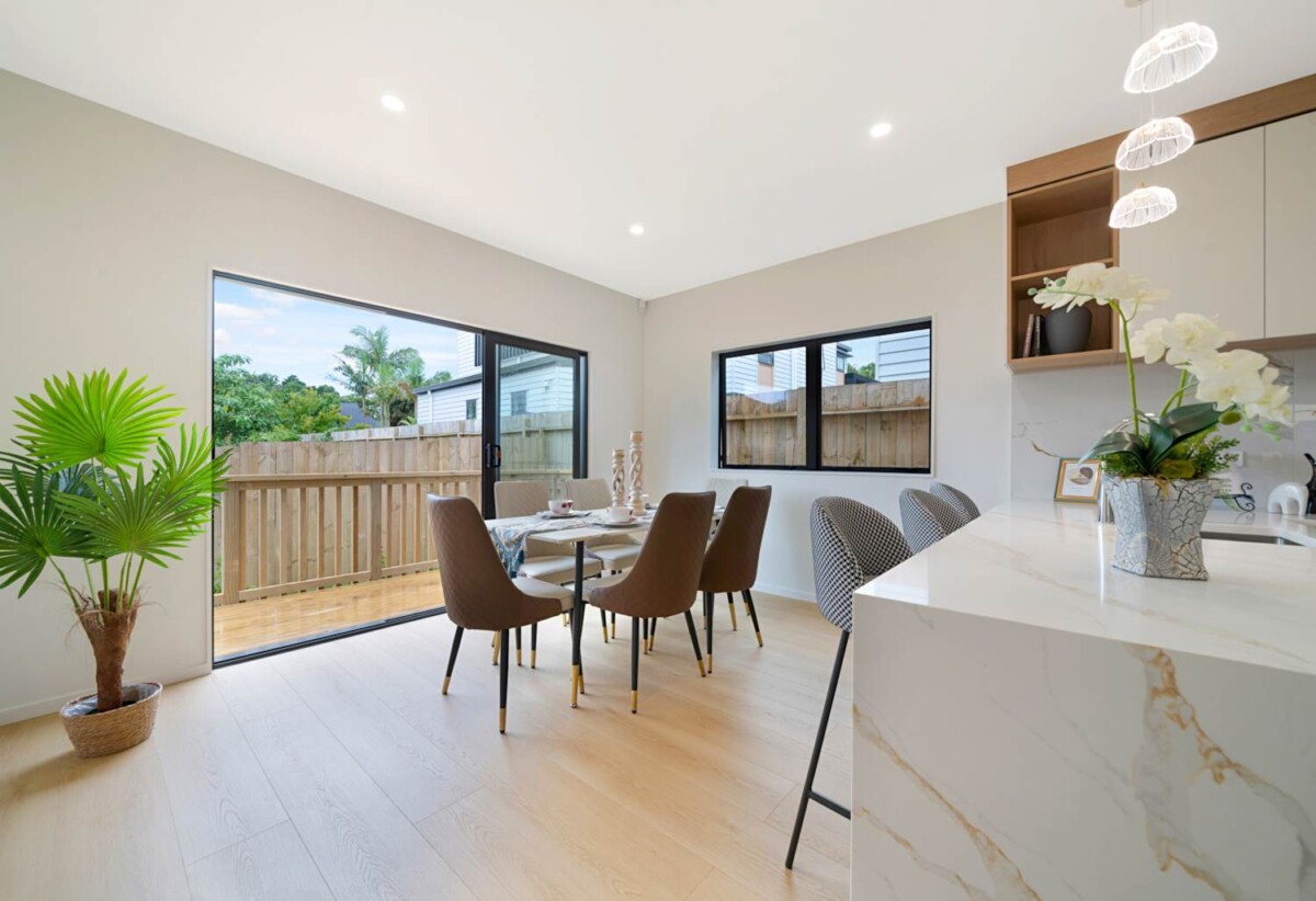 Brandnew standalone 4 beds 2.5 baths with garage and 5 beds 3 baths with garage, 0.4 km to Howick Primary School, 0.6 km to Howick Intermediate, 1.4 km to Pakuranga College, 40 A&B Finnerty Avenue, Howick, Auckland