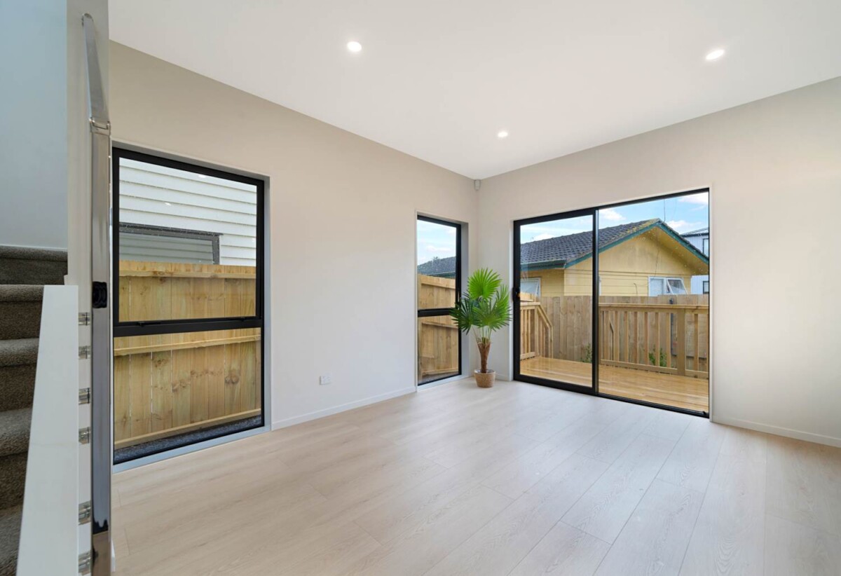 Brandnew standalone 4 beds 2.5 baths with garage and 5 beds 3 baths with garage, 0.4 km to Howick Primary School, 0.6 km to Howick Intermediate, 1.4 km to Pakuranga College, 40 A&B Finnerty Avenue, Howick, Auckland