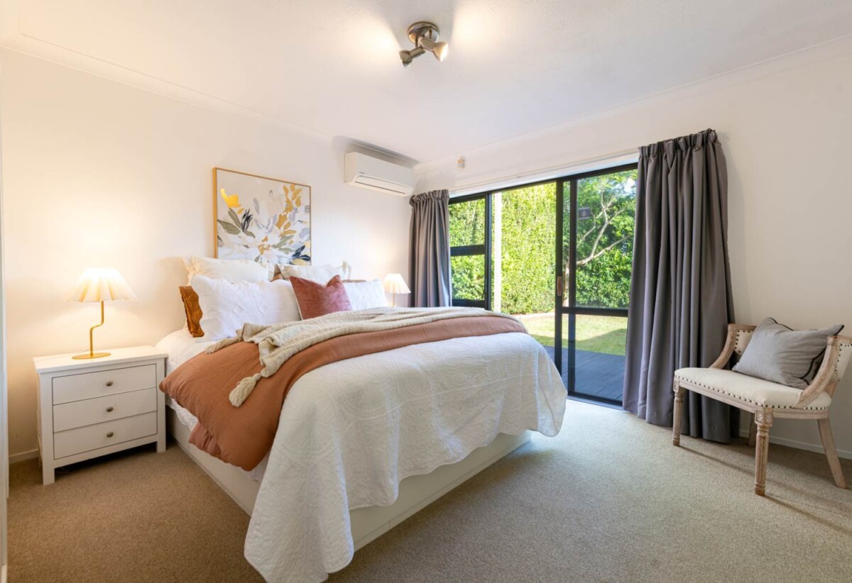 Macleans College zone, Brick and tile 4 beds 2 baths house with double garage on 617m2 section, 0.5 km to Pigeon Mountain School, 0.6 km to Bucklands Beach Intermediate, 0.9 km to Macleans College, 43 Sunderlands Road, Half Moon Bay, Auckland