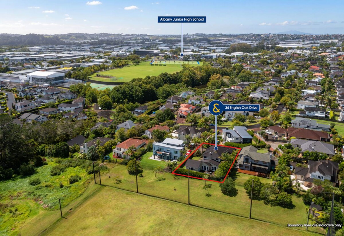 Located next to the iconic golf course, Renovated 6 beds 3 baths house with double garage on 800m2 section, 0.4 km to Albany Junior High School, 1.6 km to Albany School, 34 English Oak Drive, Albany, Auckland