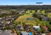 Located next to the iconic golf course, Renovated 6 beds 3 baths house with double garage on 800m2 section, 0.4 km to Albany Junior High School, 1.6 km to Albany School, 34 English Oak Drive, Albany, Auckland