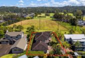 Located next to the iconic golf course, Renovated 6 beds 3 baths house with double garage on 800m2 section, 0.4 km to Albany Junior High School, 1.6 km to Albany School, 34 English Oak Drive, Albany, Auckland