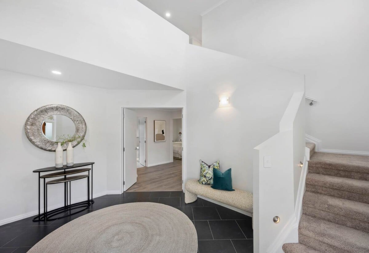 Located next to the iconic golf course, Renovated 6 beds 3 baths house with double garage on 800m2 section, 0.4 km to Albany Junior High School, 1.6 km to Albany School, 34 English Oak Drive, Albany, Auckland