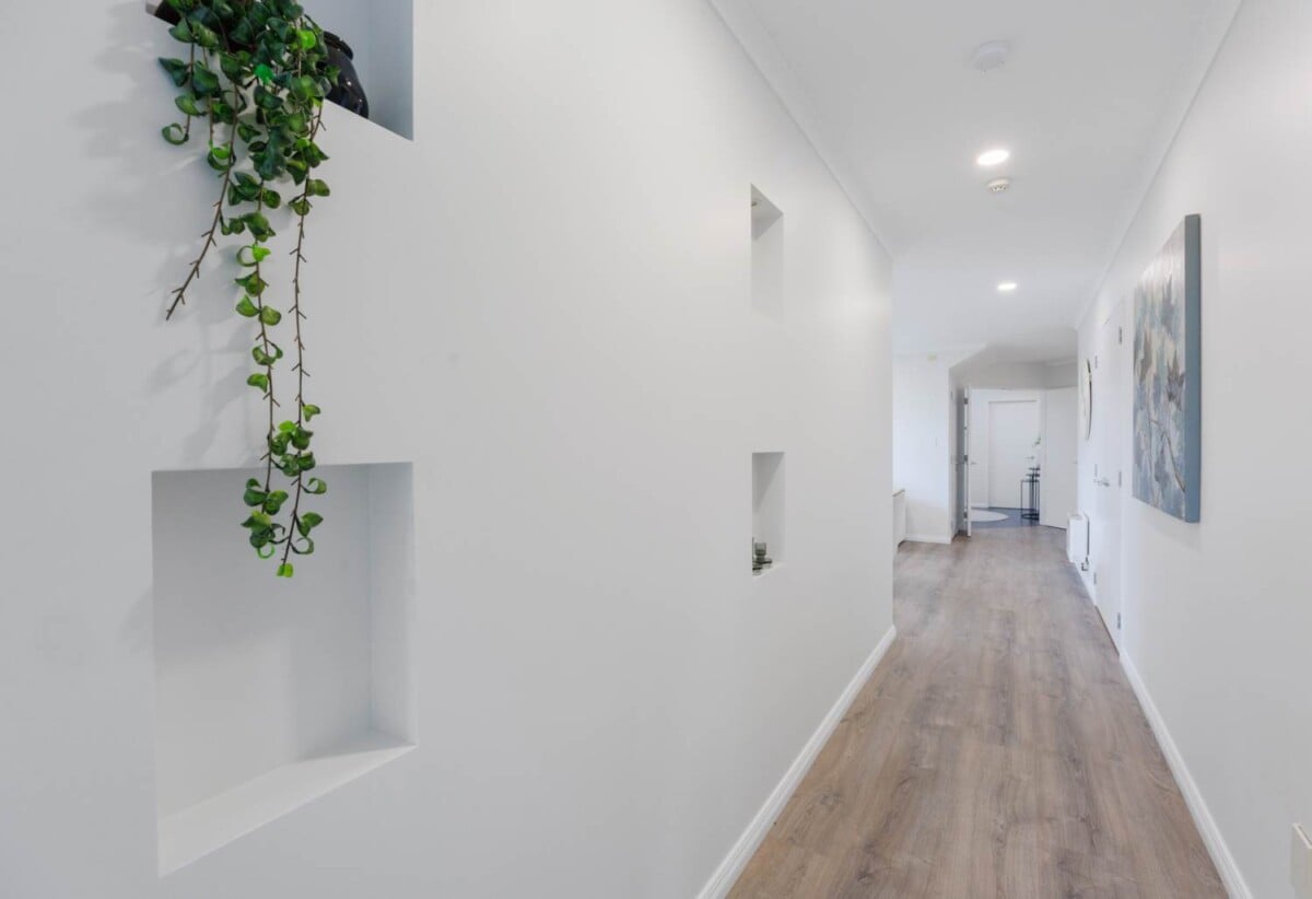 Located next to the iconic golf course, Renovated 6 beds 3 baths house with double garage on 800m2 section, 0.4 km to Albany Junior High School, 1.6 km to Albany School, 34 English Oak Drive, Albany, Auckland