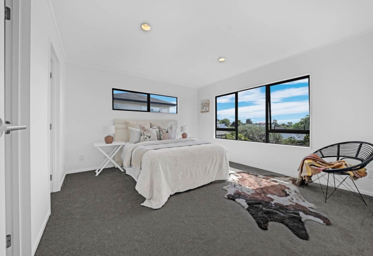 Renovated freehold 3 beds 2 baths house with double garage on 423m2 section, 0.4 km to Pakuranga Heights School, 0.6 km to Pakuranga Intermediate, 1.4 km to Edgewater College, 36A Greenhill Crescent, Pakuranga, Auckland